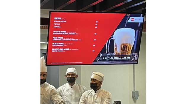 Атмосфера матча КХЛ в Дубае. Атмосфера матча КХЛ в Дубае.