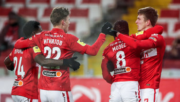 4 декабря. Москва. «Спартак» — «Ахмат» — 2:1. Красно-белые одержали победу в меньшинстве.