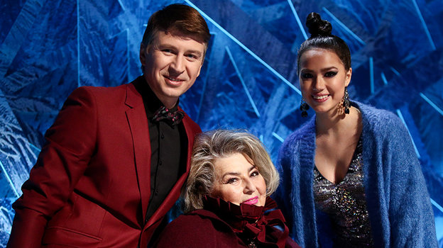 Алексей Ягудин, Татьяна Тарасова и Алина Загитова. Фото Дарья Исаева, «СЭ» / Canon EOS-1D X Mark II Алексей Ягудин, Татьяна Тарасова и Алина Загитова. Фото Дарья Исаева, «СЭ» / Canon EOS-1D X Mark II