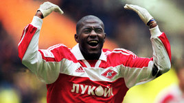 Максимка и Кобзон, «пиво» в столовой, Цымбаларь обрил его наголо, он побеждал «Реал» и «Арсенал». Как Робсон играл за «Спартак»