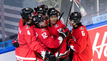 Хоккеисты сборной Канады.