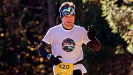 «Теперь отхватывай». В соцсетях жестко затравили бегуна, дисквалифицированного за допинг