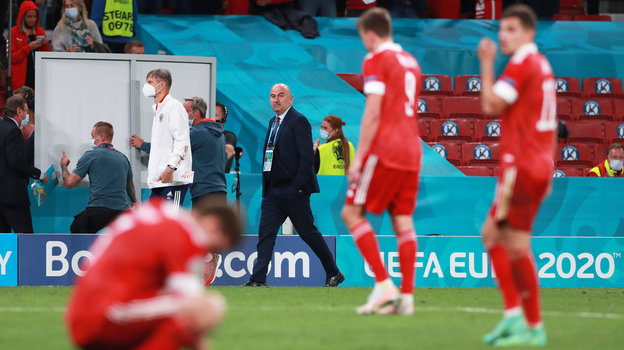 21 июня. Копенгаген. Россия — Дания — 1:4. Эмоции игроков нашей команды и Станислава Черчесова после финального свистка. Фото Александр Федоров, «СЭ» / Canon EOS-1D X Mark II 21 июня. Копенгаген. Россия — Дания — 1:4. Эмоции игроков нашей команды и Станислава Черчесова после финального свистка. Фото Александр Федоров, «СЭ» / Canon EOS-1D X Mark II