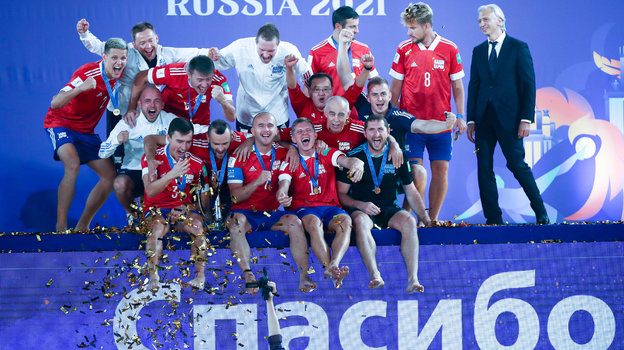 Сборная России по пляжному футболу празднует победу на чемпионате мира. Фото Дарья Исаева, «СЭ» / Canon EOS-1D X Mark II Сборная России по пляжному футболу празднует победу на чемпионате мира. Фото Дарья Исаева, «СЭ» / Canon EOS-1D X Mark II