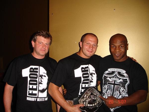 Сентябрь 2006 года, Лас-Вегас. Вадим Финкельштейн (президент M-1 Global), Федор Емельяненко и Майк Тайсон. Сентябрь 2006 года, Лас-Вегас. Вадим Финкельштейн (президент M-1 Global), Федор Емельяненко и Майк Тайсон.