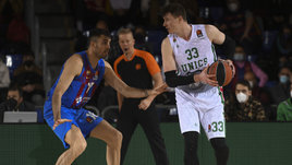 Скандальное судейство испортило матч УНИКСа. Фол на Миротиче — подарок «Барселоне»