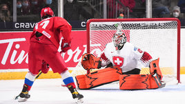 У России — первая победа на МЧМ. Мичков опять забил, но за такую игру сборной выше тройки не поставить