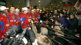 11 лет назад американцы тоже сняли нашу молодежку с самолета. Раскрываем, что тогда случилось