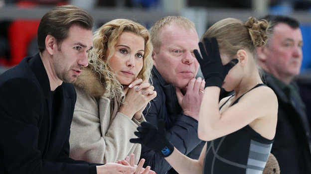 Даниил Глейхенгауз, Этери Тутберидзе и Александра Трусова. Фото Дарья Исаева, «СЭ» / Canon EOS-1D X Mark II Даниил Глейхенгауз, Этери Тутберидзе и Александра Трусова. Фото Дарья Исаева, «СЭ» / Canon EOS-1D X Mark II