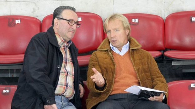 Борис Шагас и Михаил Васильев. Фото Владимир Беззубов, photo.khl.ru Борис Шагас и Михаил Васильев. Фото Владимир Беззубов, photo.khl.ru