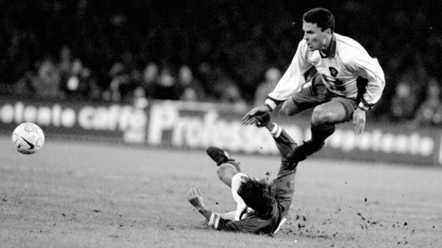 15 ноября 1997 года. Неаполь. Италия — Россия — 1:0. Юрий Никифоров. Фото Григорий Филиппов, - 15 ноября 1997 года. Неаполь. Италия — Россия — 1:0. Юрий Никифоров. Фото Григорий Филиппов, -