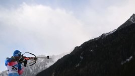 Масс-старт в Антхольц-Антерсельве: Долль — первый, Бабиков — десятый, у Латыпова — восемь промахов. Онлайн