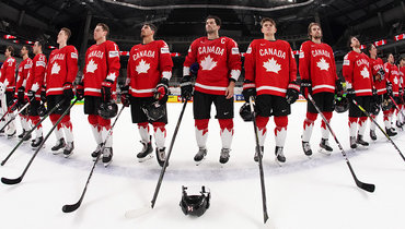 Хоккеисты сборной Канады.