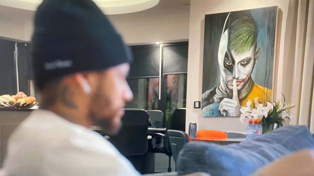 Портрел Неймара в образе Бэтмена и Джокера в одном лице. Фото Netflix Портрел Неймара в образе Бэтмена и Джокера в одном лице. Фото Netflix