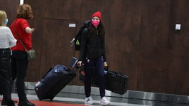 Тренер Шашилов и две российские биатлонистки не добрались до Пекина. Новый организационный прокол нашей сборной