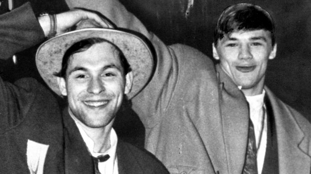 Сергей Зубов и Андрей Коваленко празднуют победу сборной в аэропорту Шереметьево. Фото Дмитрий Солнцев, - Сергей Зубов и Андрей Коваленко празднуют победу сборной в аэропорту Шереметьево. Фото Дмитрий Солнцев, -