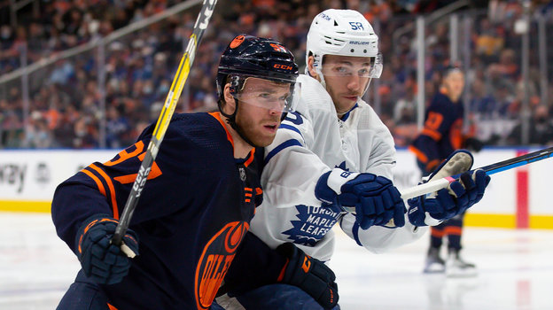 Коннор Макдэвид и Майкл Бантинг. Фото Getty Images Коннор Макдэвид и Майкл Бантинг. Фото Getty Images