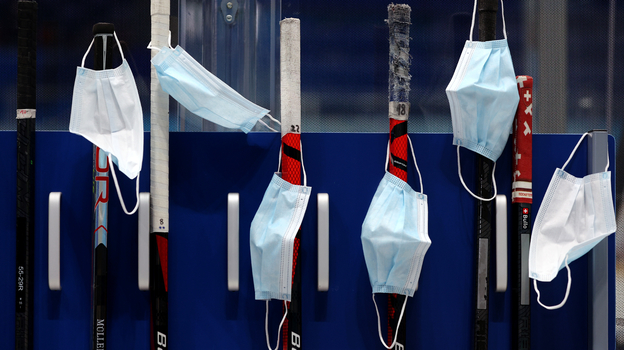 Маски на клюшках. Фото Getty Images Маски на клюшках. Фото Getty Images