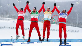 Российские лыжники оформили в Пекине золотой дубль в эстафетах. Такого не было 50 лет