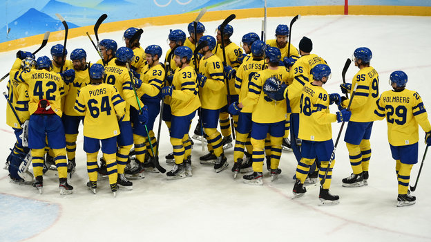 Хоккеисты сборной Швеции праздную победу над Канадой на Олимпиаде-2022. Фото Reuters Хоккеисты сборной Швеции праздную победу над Канадой на Олимпиаде-2022. Фото Reuters