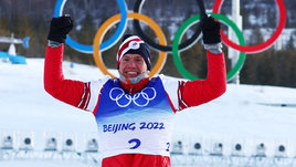 «Если предложат понести флаг на закрытии — я за». Большунов — о своем триумфе в последней гонке Олимпиады