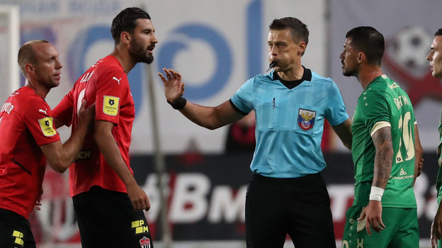 Василий Казарцев в матче «Химки» — «Рубин». Фото Александр Федоров, «СЭ» / Canon EOS-1D X Mark II Василий Казарцев в матче «Химки» — «Рубин». Фото Александр Федоров, «СЭ» / Canon EOS-1D X Mark II