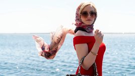 Встречают по одежке, провожают по долгам. Как устроен сериал «Изобретая Анну» о русской аферистке на Манхэттене