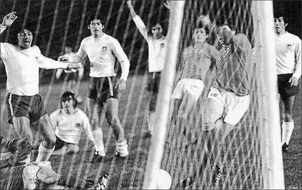 Момент первого матча между сборными СССР и Чили. Фото rusteam.permian.ru Момент первого матча между сборными СССР и Чили. Фото rusteam.permian.ru