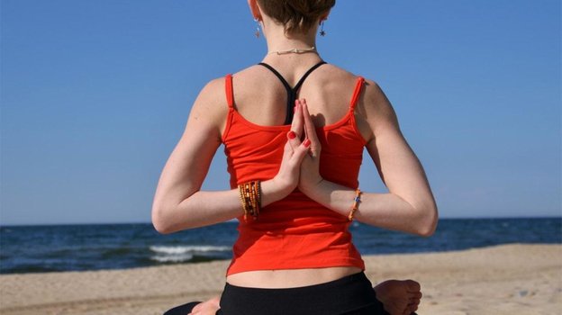 Проверка осанки самостоятельно. Фото Infourok Проверка осанки самостоятельно. Фото Infourok