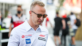 «Получил больше 10 тысяч сообщений со словами поддержки из России». Мазепин — о скандальном уходе из «Хаас» и новом предназначении