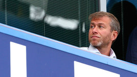 Абрамович попал под санкции. Теперь у «Челси» гигантские проблемы — клуб не продать, счета заморожены