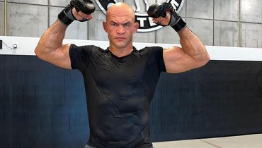 Джуниор Дос Сантос.