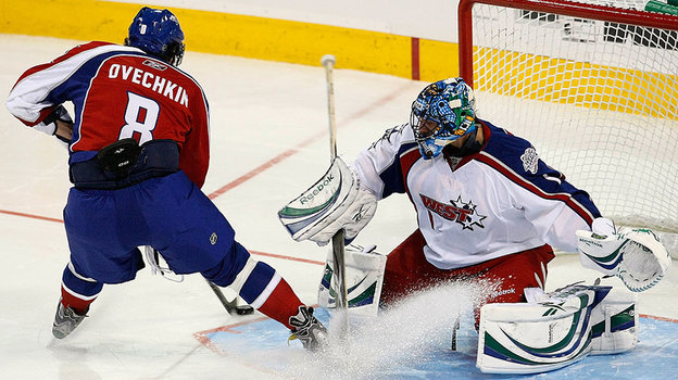 Александр Овечкин против Роберто Луонго. Фото Getty Images Александр Овечкин против Роберто Луонго. Фото Getty Images