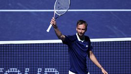 Медведев выиграл свой первый матч в статусе первой ракетки мира. Даниил был спокоен, а зрители оказали ему поддержку