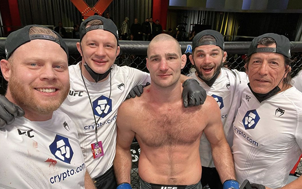 Денис Тюлюлин (второй слева). Фото Instagram Денис Тюлюлин (второй слева). Фото Instagram