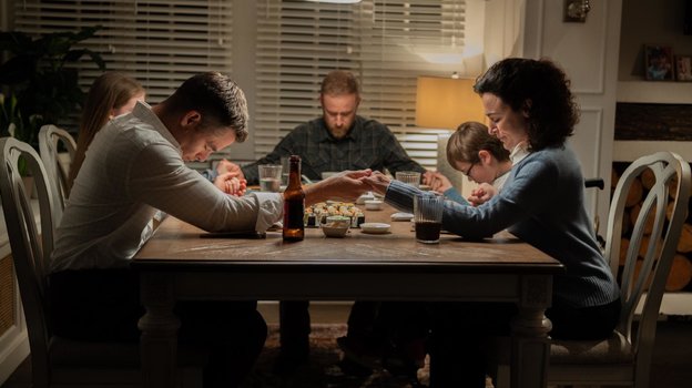 Кадр из фильма. Кадр из фильма.