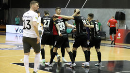 «Торпедо» отстояло первое место