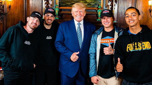 Дональд Трамп на подкасте «Full Send Podcast». Дональд Трамп на подкасте «Full Send Podcast».