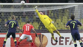 «Он даже в «Макдоналдс» не ходит». Как «Спартак» разгромил «Аякс» с упитанным вратарем