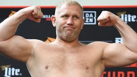 Харитонов выиграл у сильного ветерана бокса. Но фанаты очень недовольны судейством