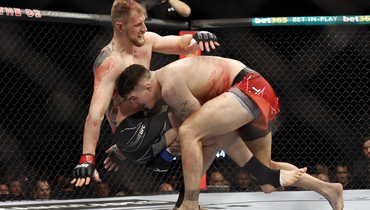 Александр Волков проиграл Тому Аспиналлу.