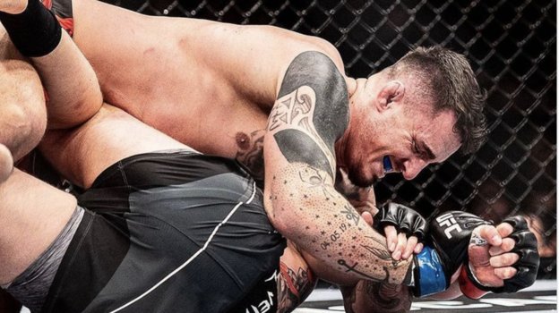 Александр Волков против Тома Аспиналла. Фото Instagram Александр Волков против Тома Аспиналла. Фото Instagram