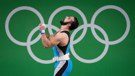 Казахского штангиста поймали на подмене допинг-проб. Он трижды сдавал чужие анализы и выиграл Олимпиаду