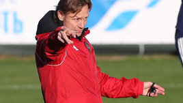 «Надежда, что сыграем в стыках, есть». Карпин — о санкциях, сборе и снова о Дзюбе