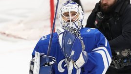 Легендарный вратарь уходит из хоккея. Он отказывался играть договорняк и расплакался на прощальной речи