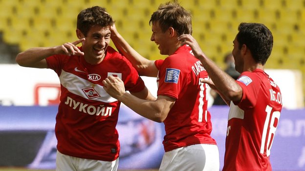 Алекс принимает поздравления после гола. Фото Алексей Иванов, - Алекс принимает поздравления после гола. Фото Алексей Иванов, -