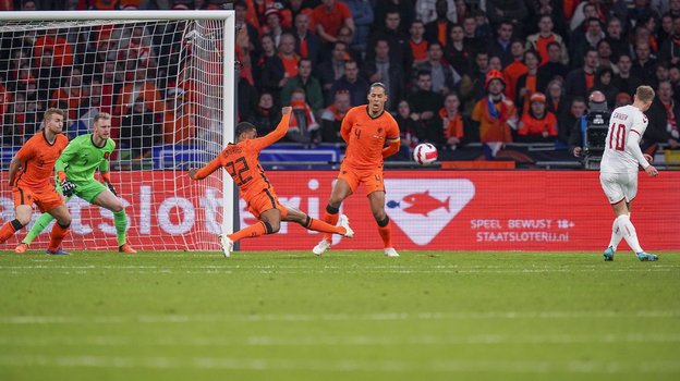 Кристиан Эриксен наносит удар в товарищеском матче против Нидерландов. Фото Global Look Press Кристиан Эриксен наносит удар в товарищеском матче против Нидерландов. Фото Global Look Press