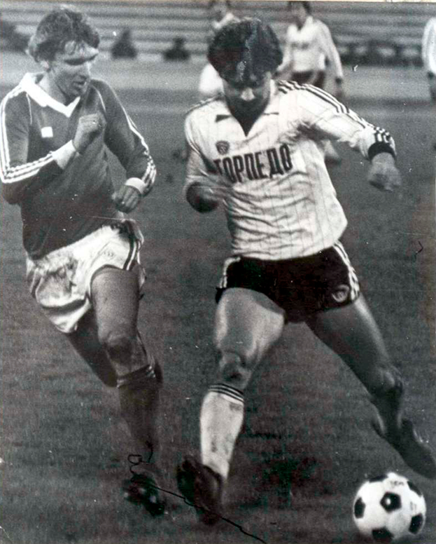 Виктор Янушевский (слева). Фото fanpictures.ru Виктор Янушевский (слева). Фото fanpictures.ru