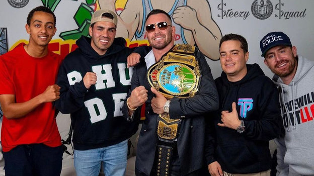 Колби с ведущими Full Send Podcast. Колби с ведущими Full Send Podcast.