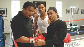 «Он упал на колени, и я заставил его написать на снегу имя Мохаммеда Али». Как Уилл Смит учился боксу